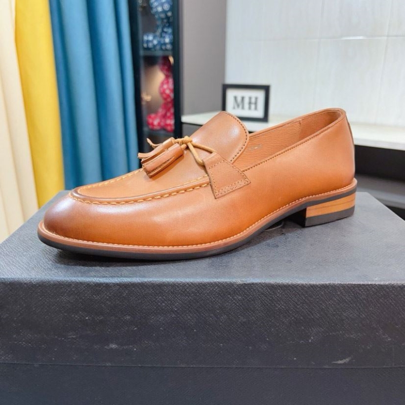 Pra*a leather shoes